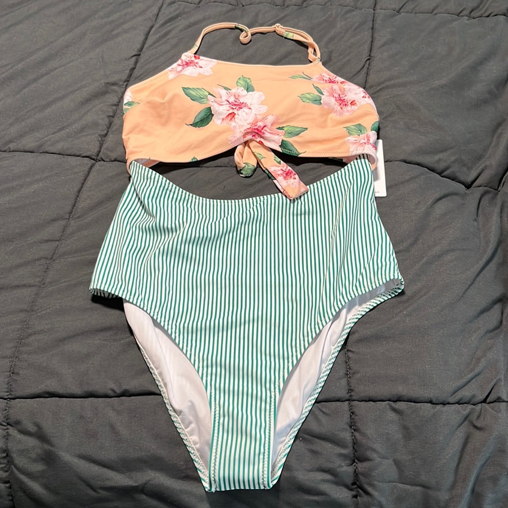 New with tags cupshe one piece bathing suit size large